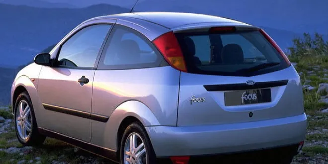 Ford Focus Sedan 2000 Ford  Focus Sedan - 3