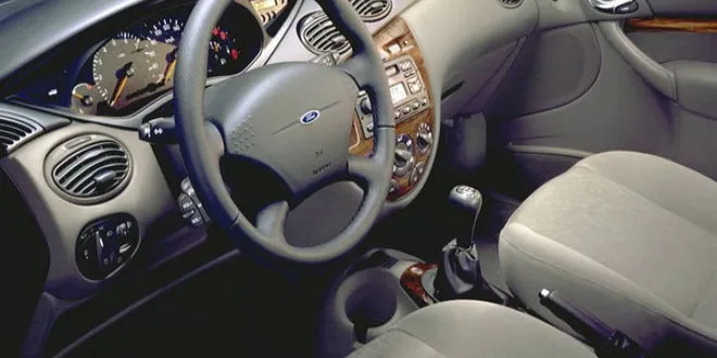 Ford Focus Sedan 2000 Ford  Focus Sedan - 4