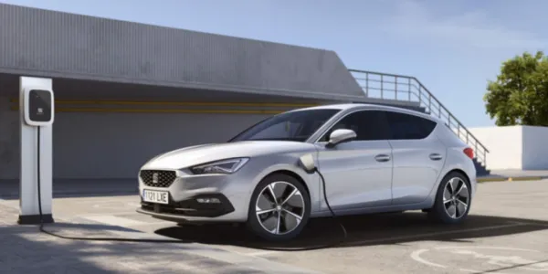 2025 Seat Leon e-Hybrid Fiyatları ve Özellikleri